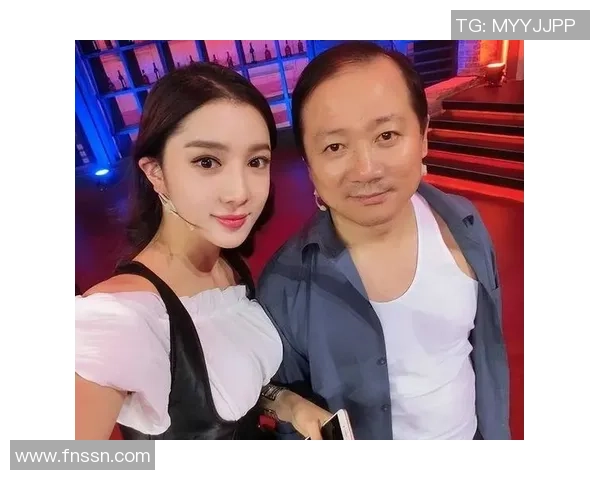 足球明星之子与年轻少妇的禁忌恋情引发的社会热议与家庭纷争