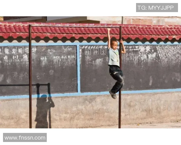 踢猪尿泡的足球明星背后的传奇故事与不为人知的成长历程